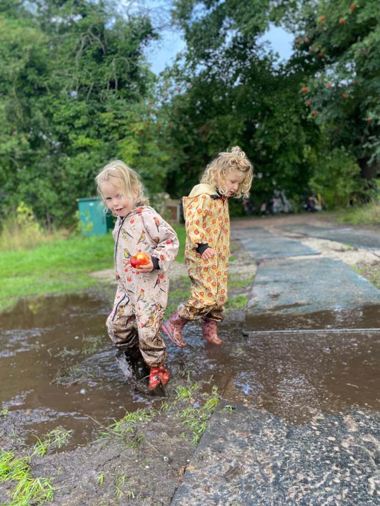 Kinderen-in-waterplassen